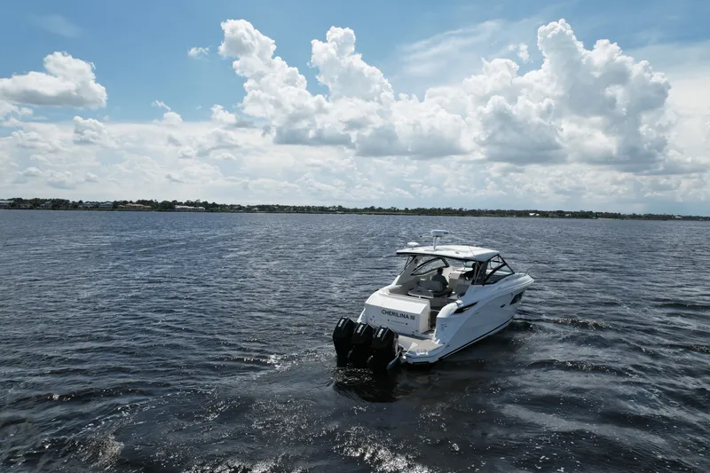 Slide: The Image of Sea Ray 320 DA-OB 2021 - 8