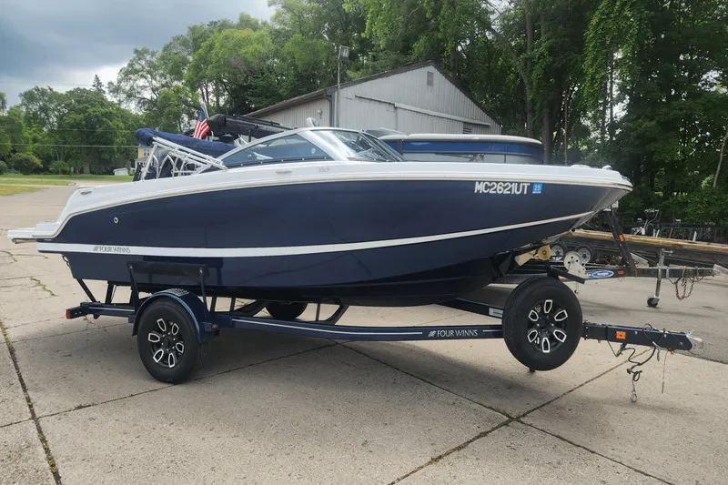 The Image of Four Winns HD2 2022 - 0