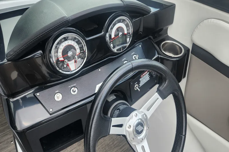 Slide: The Image of Four Winns HD2 2022 - 18