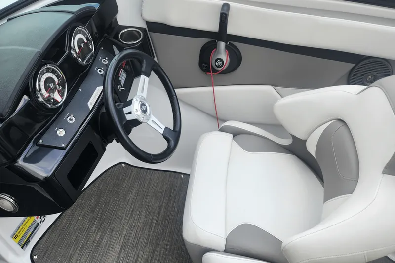 Slide: The Image of Four Winns HD2 2022 - 19