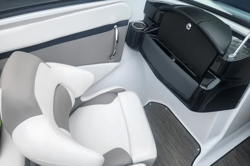 Slide: The Image of Four Winns HD2 2022 - 23