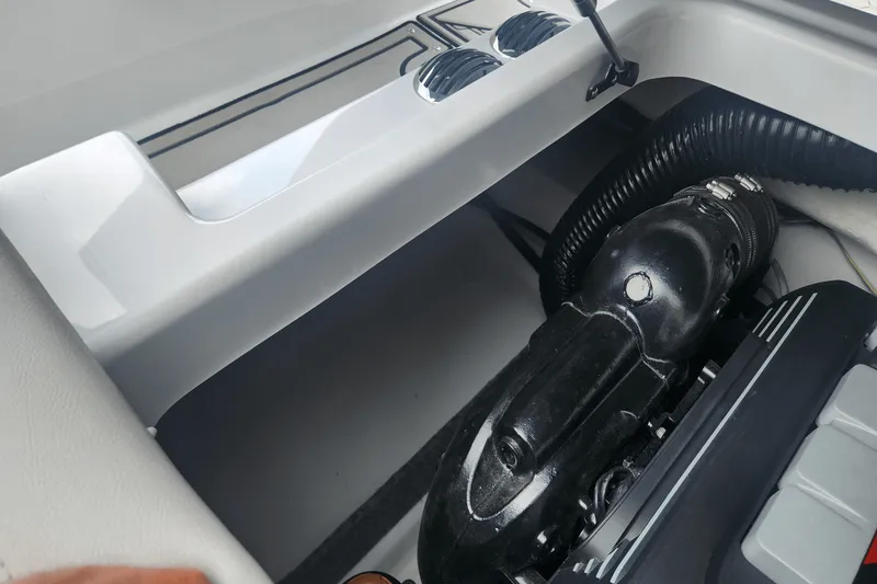 Slide: The Image of Four Winns HD2 2022 - 26