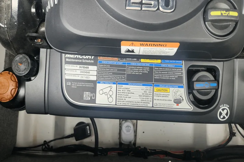 Slide: The Image of Four Winns HD2 2022 - 27