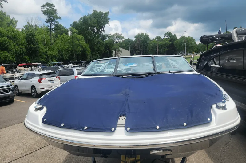 Slide: The Image of Four Winns HD2 2022 - 3