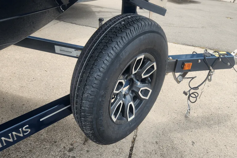 Slide: The Image of Four Winns HD2 2022 - 5