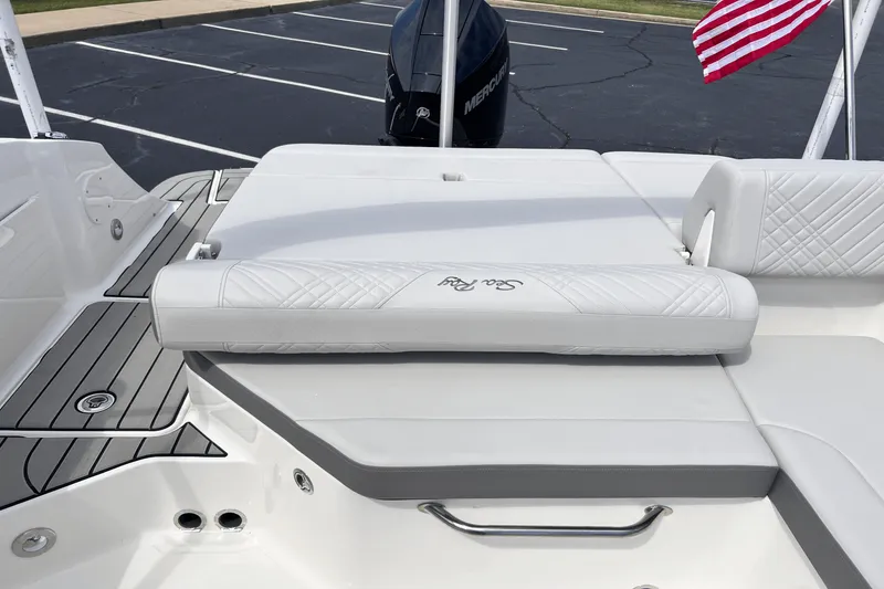 Slide: The Image of Sea Ray SDX 230 Outboard 2026 - 13