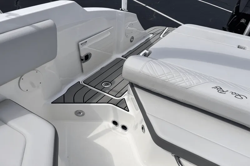 Slide: The Image of Sea Ray SDX 230 Outboard 2026 - 14