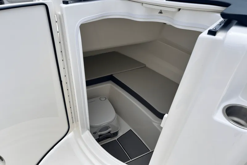 Slide: The Image of Sea Ray SDX 230 Outboard 2026 - 15