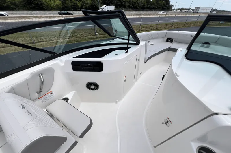 Slide: The Image of Sea Ray SDX 230 Outboard 2026 - 17