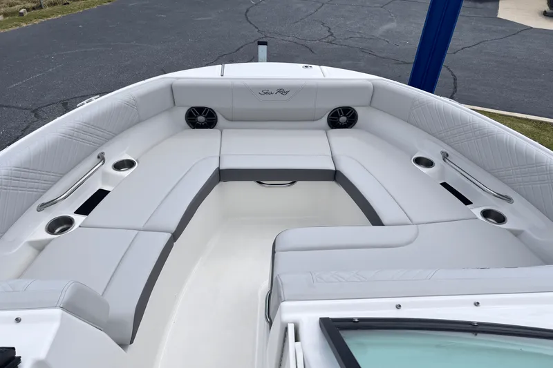 Slide: The Image of Sea Ray SDX 230 Outboard 2026 - 18