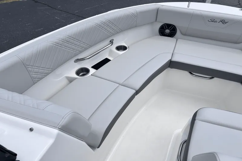 Slide: The Image of Sea Ray SDX 230 Outboard 2026 - 20