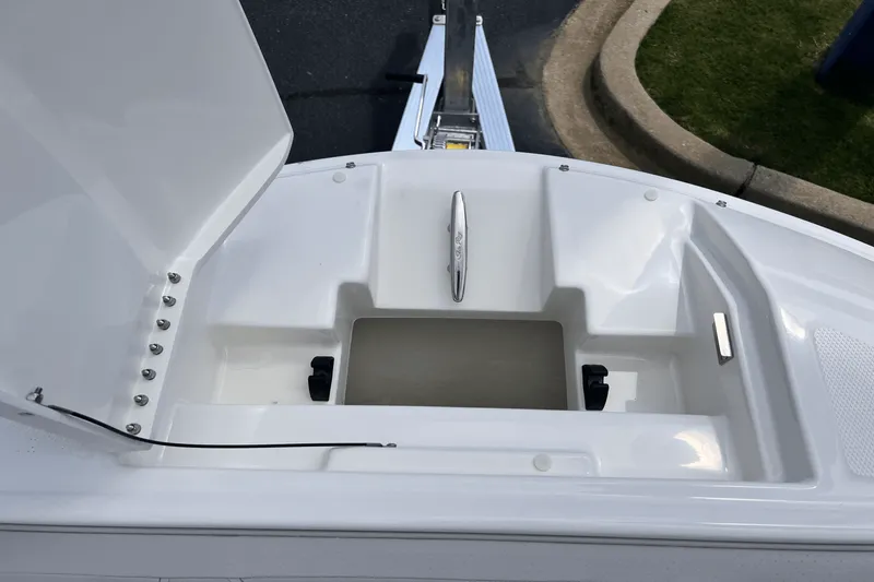 Slide: The Image of Sea Ray SDX 230 Outboard 2026 - 21