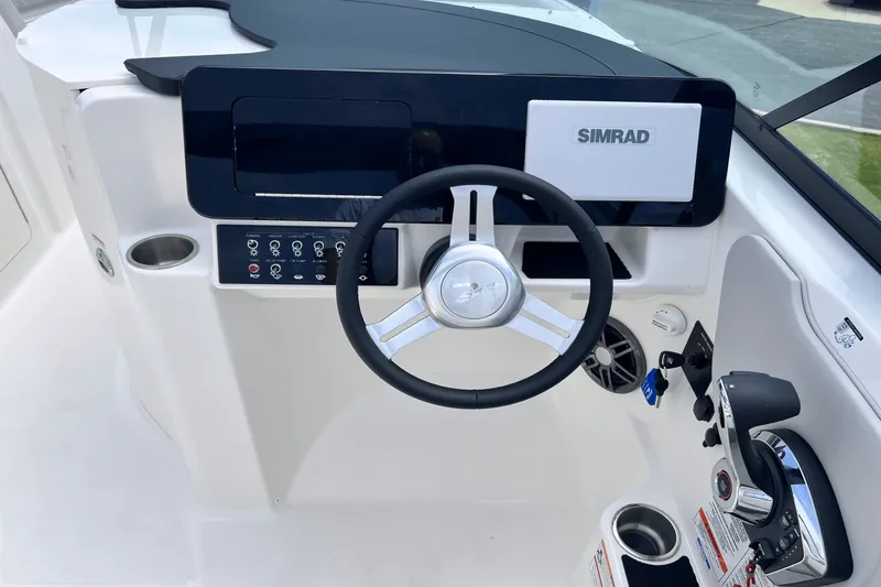 Slide: The Image of Sea Ray SDX 230 Outboard 2026 - 7