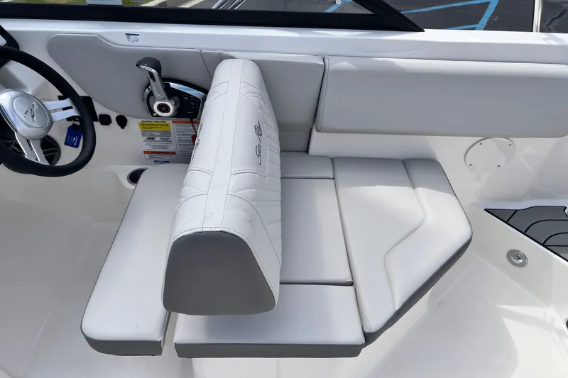 Slide: The Image of Sea Ray SDX 230 Outboard 2026 - 9