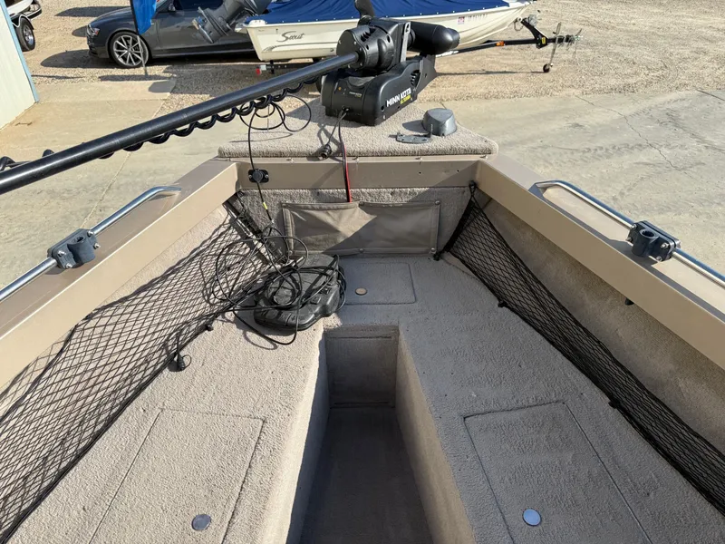 Slide: The Image of Lund 1800 Fisherman ITS 2000 - 12