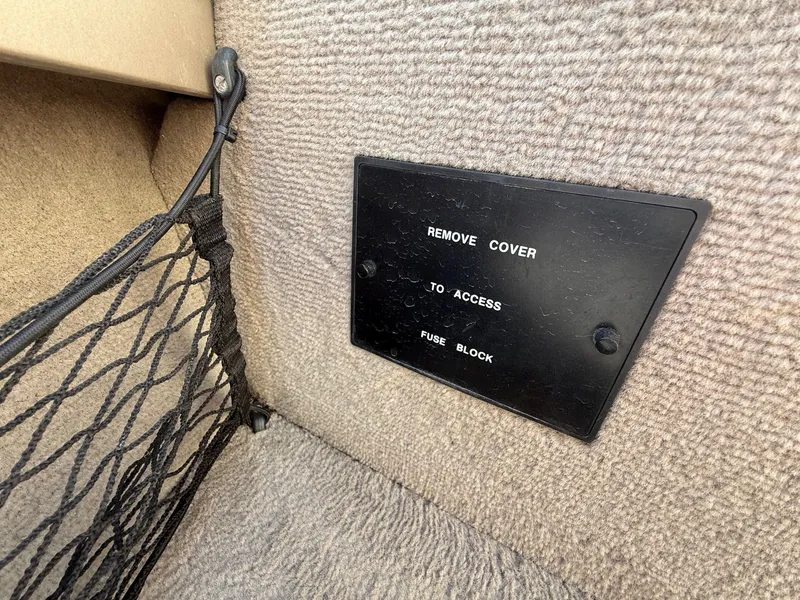 Slide: The Image of Lund 1800 Fisherman ITS 2000 - 16