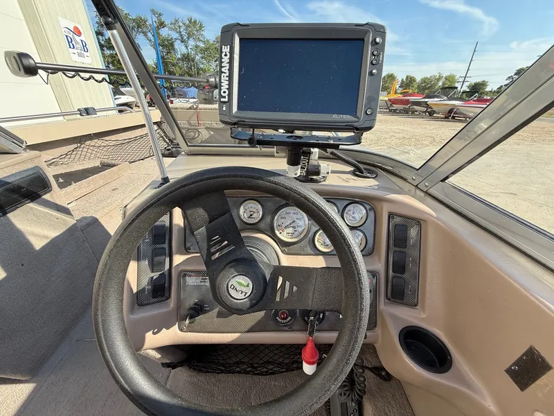 Slide: The Image of Lund 1800 Fisherman ITS 2000 - 18