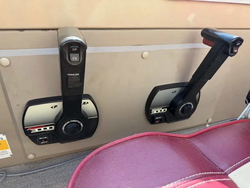 Slide: The Image of Lund 1800 Fisherman ITS 2000 - 19