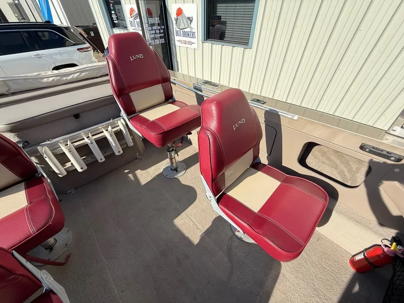 Slide: The Image of Lund 1800 Fisherman ITS 2000 - 26