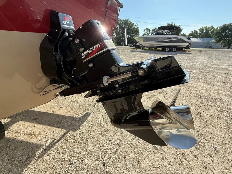 Slide: The Image of Lund 1800 Fisherman ITS 2000 - 8