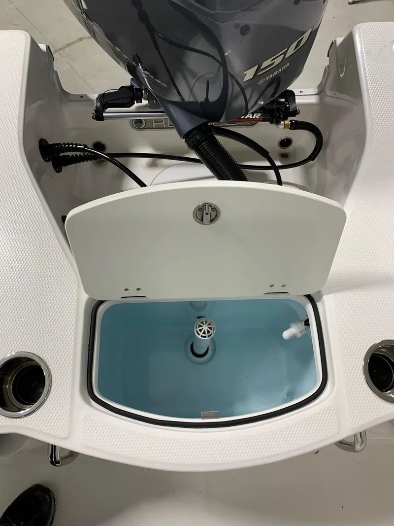 Slide: The Image of 2024 Robalo 206 Cayman boat with open livewell and Yamaha 150 outboard motor. - 16