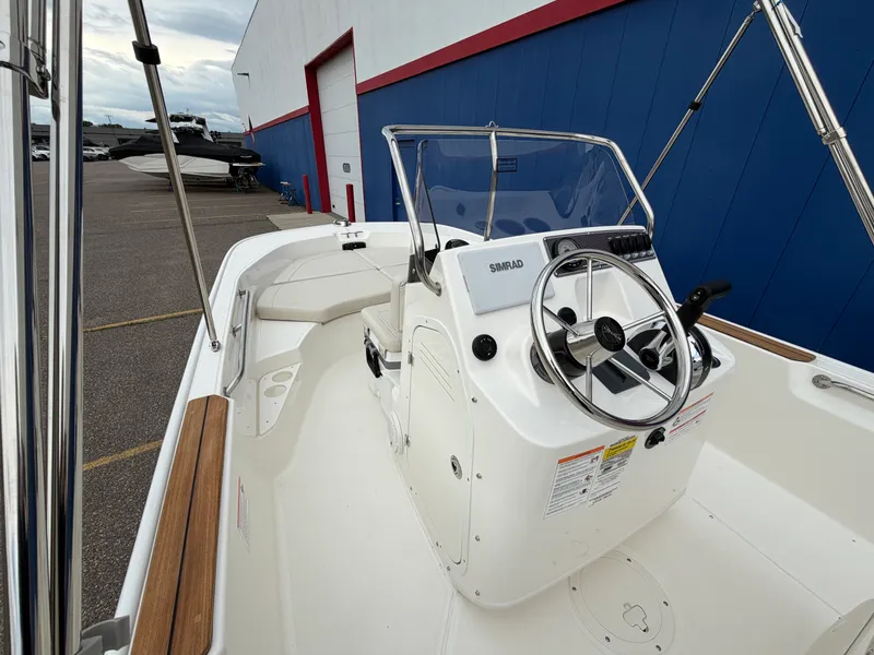 Slide: The Image of Boston Whaler 170 Montauk 2026 - 19