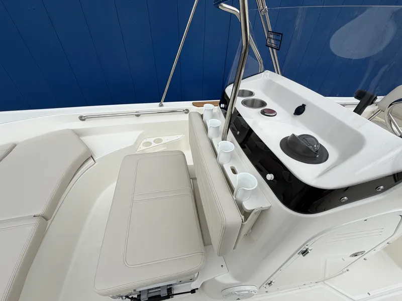 Slide: The Image of Boston Whaler 170 Montauk 2026 - 23