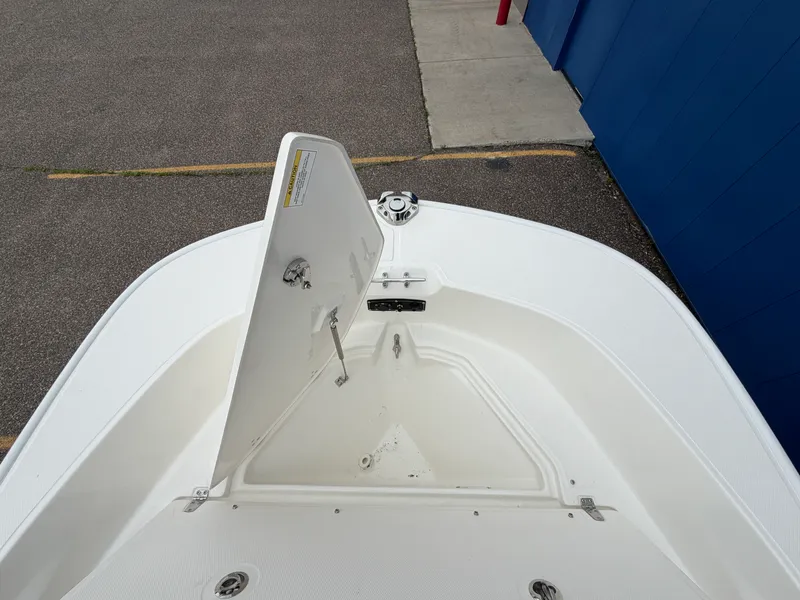 Slide: The Image of Boston Whaler 170 Montauk 2026 - 28