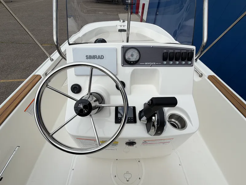 Slide: The Image of Boston Whaler 170 Montauk 2026 - 16