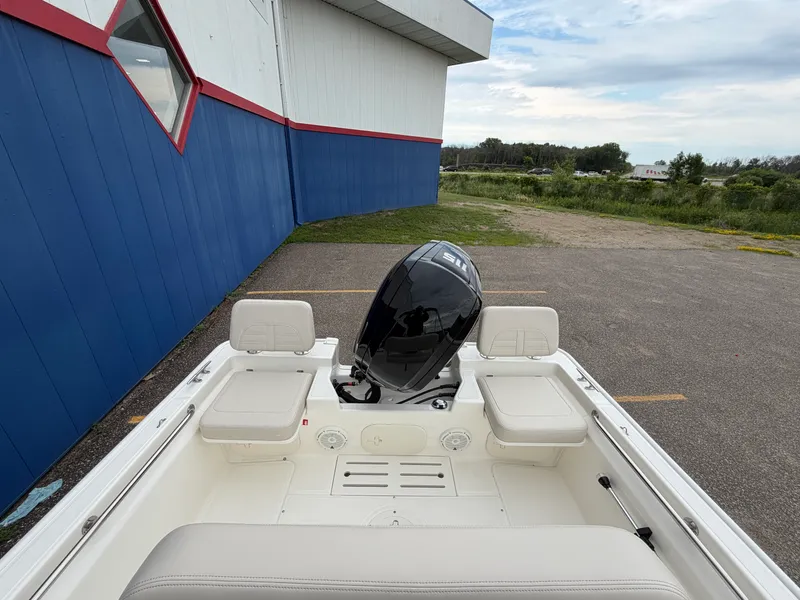 Slide: The Image of Boston Whaler 170 Montauk 2026 - 7