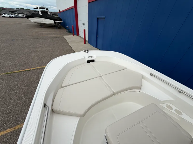 Slide: The Image of Boston Whaler 170 Montauk 2026 - 26