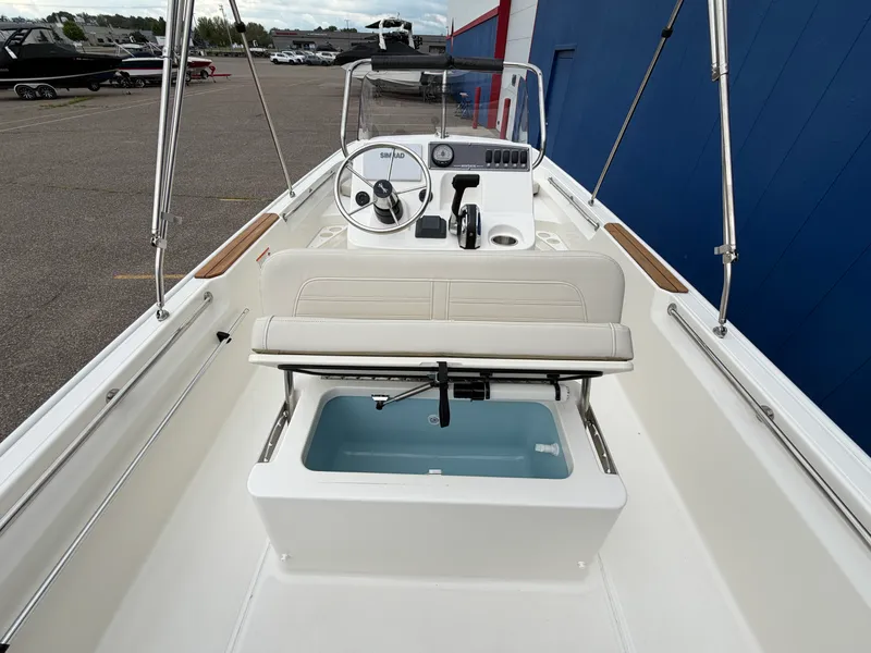 Slide: The Image of Boston Whaler 170 Montauk 2026 - 10