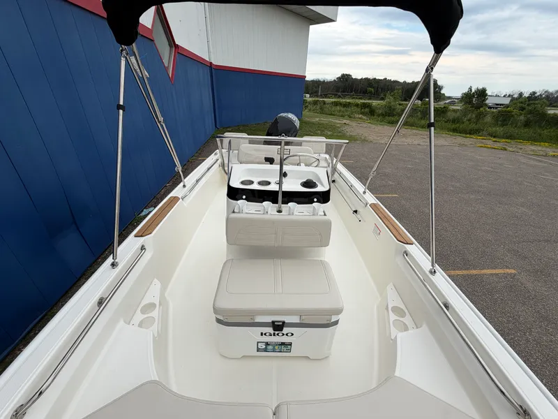 Slide: The Image of Boston Whaler 170 Montauk 2026 - 29