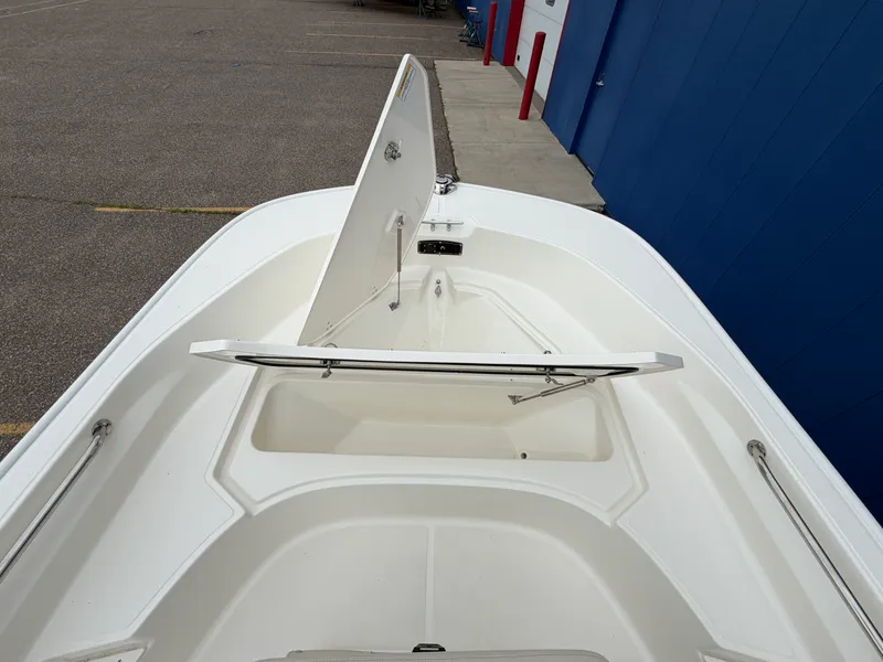 Slide: The Image of Boston Whaler 170 Montauk 2026 - 27