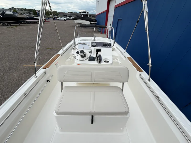 Slide: The Image of Boston Whaler 170 Montauk 2026 - 9