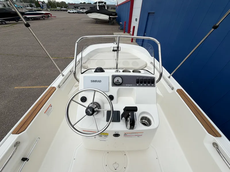 Slide: The Image of Boston Whaler 170 Montauk 2026 - 15