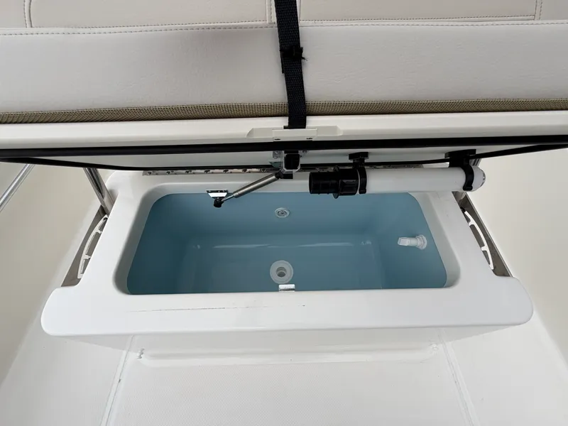 Slide: The Image of Boston Whaler 170 Montauk 2026 - 11