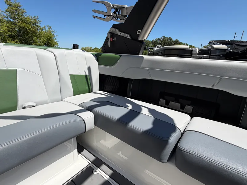Slide: The Image of Malibu 20 VTX 2023 - 24