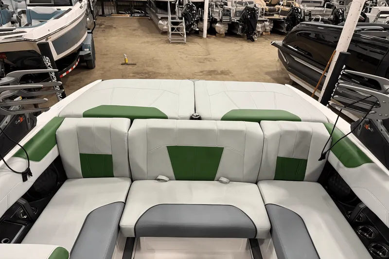 Slide: The Image of Malibu 20 VTX 2023 - 20