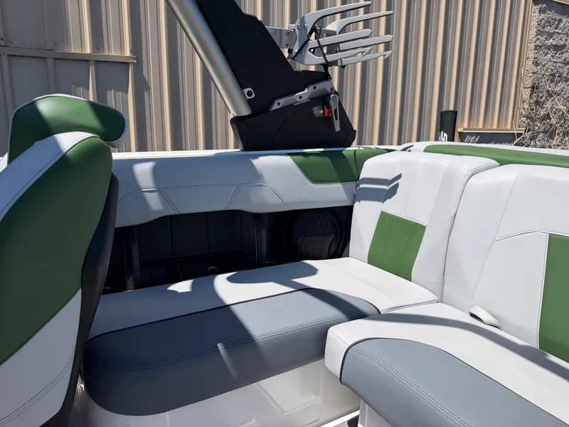 Slide: The Image of Malibu 20 VTX 2023 - 19