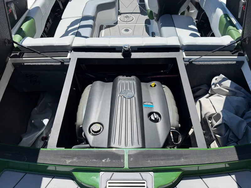 Slide: The Image of Malibu 20 VTX 2023 - 15