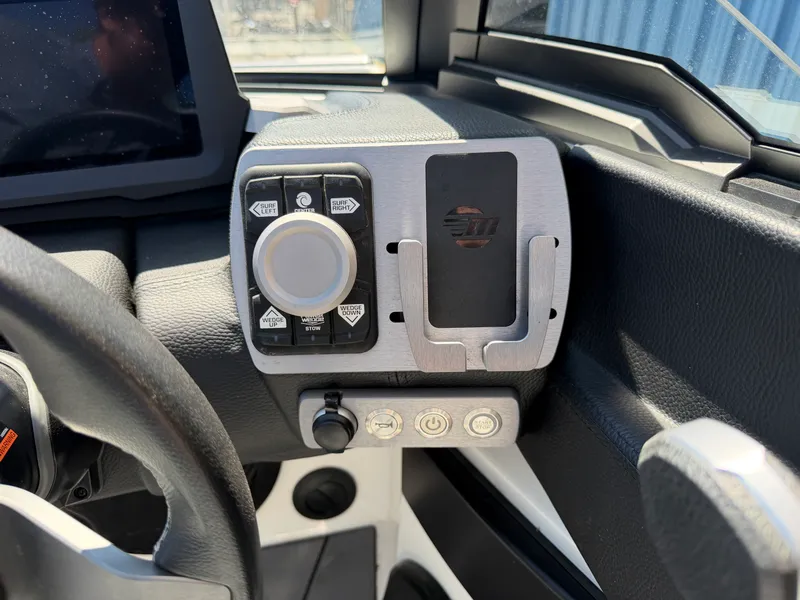 Slide: The Image of Malibu 20 VTX 2023 - 35