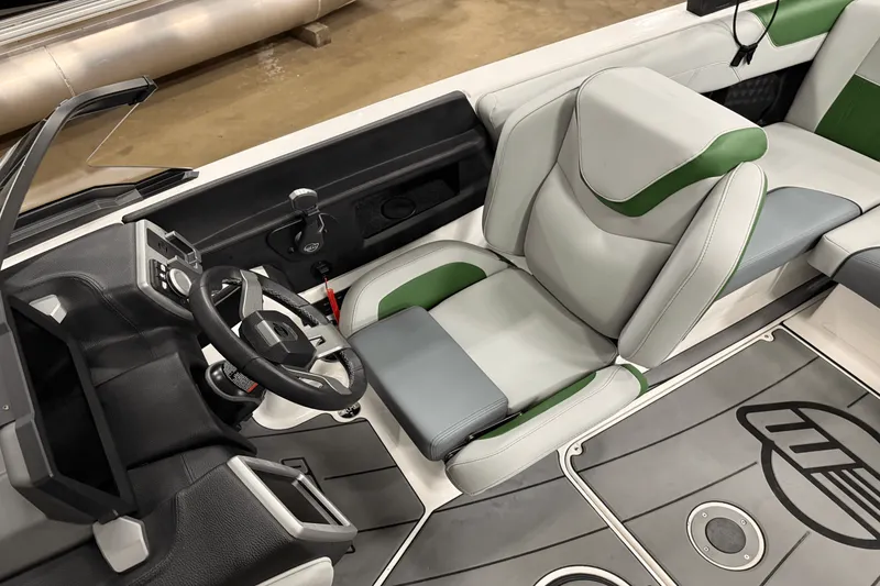 Slide: The Image of Malibu 20 VTX 2023 - 8
