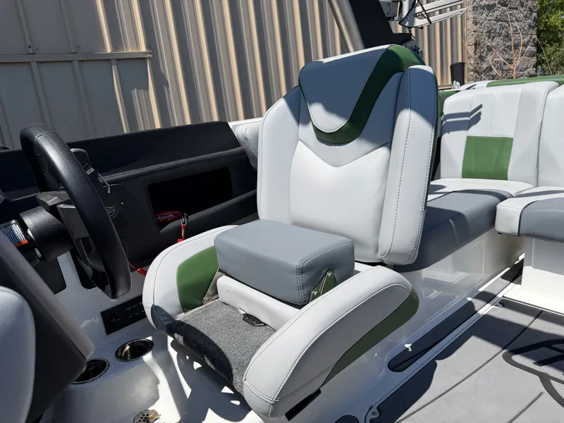 Slide: The Image of Malibu 20 VTX 2023 - 40