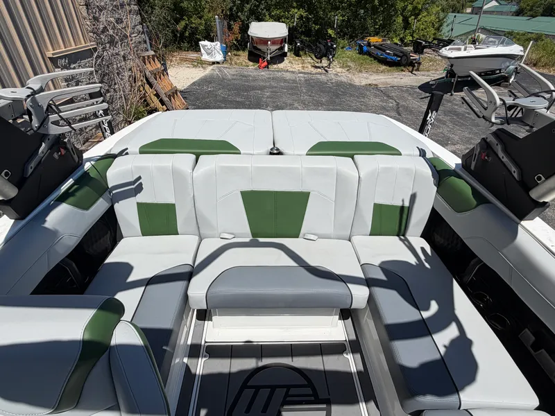 Slide: The Image of Malibu 20 VTX 2023 - 18