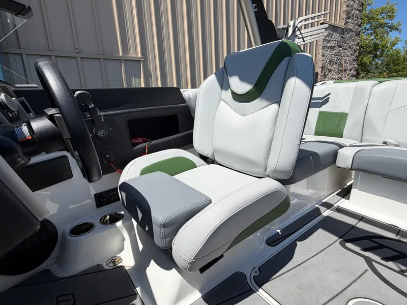 Slide: The Image of Malibu 20 VTX 2023 - 41