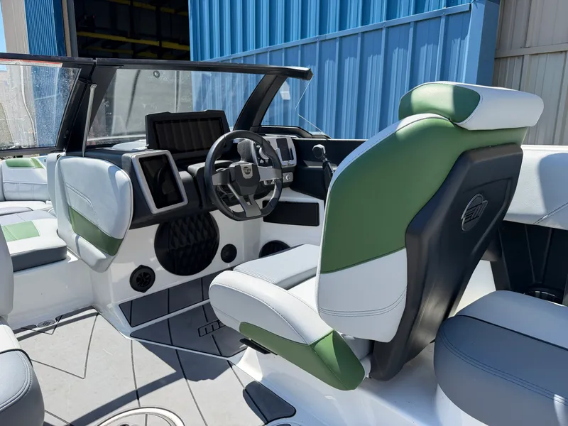 Slide: The Image of Malibu 20 VTX 2023 - 30