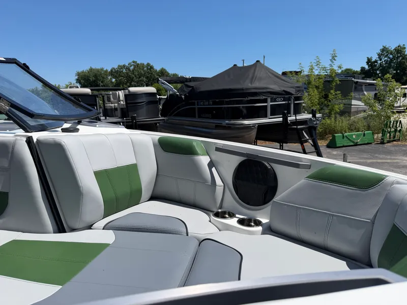 Slide: The Image of Malibu 20 VTX 2023 - 50
