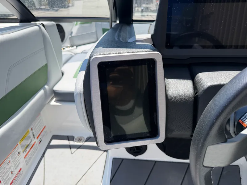 Slide: The Image of Malibu 20 VTX 2023 - 33