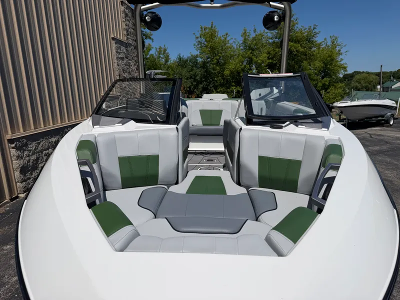 Slide: The Image of Malibu 20 VTX 2023 - 47